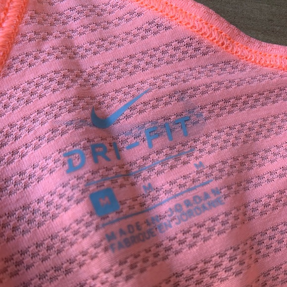 NWT Standard Fit Breathe Tank: Nike - Picture 8 of 16